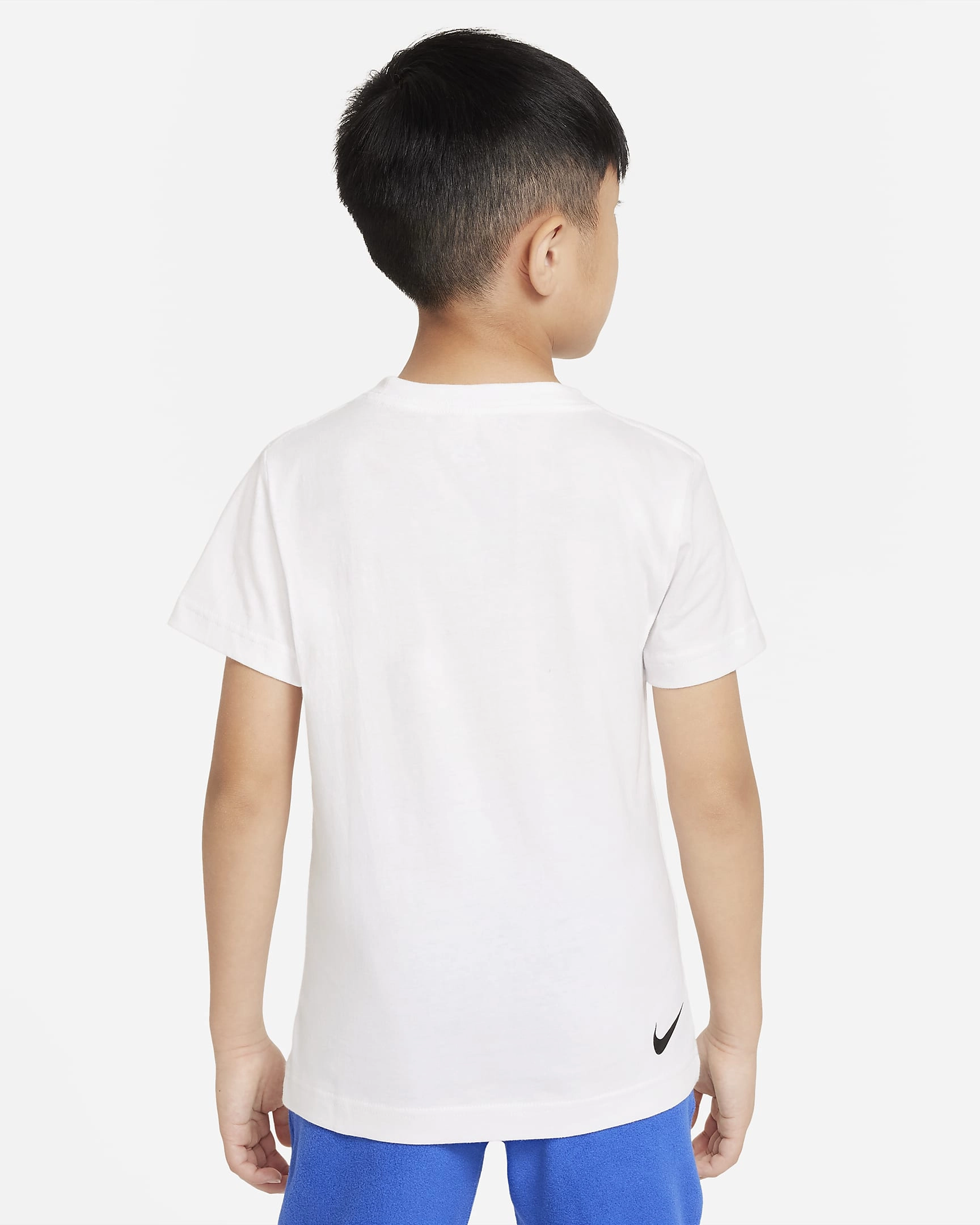 Nike ACG T-shirt til små eventyrere: Klar til leg i naturen!